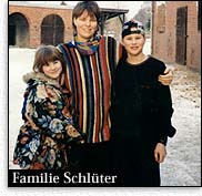 Gloria Schl&uuml;ter -- Mit der  Forderung nach einem ''Scientology freien Niedersachsen'' will die Junge Union Gloria Schl&uuml;ter von ihrem Reiterhof in der L&uuml;neburger Heide vertreiben und drohte, den Hof abzubrennen. 